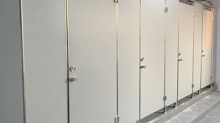 鋁紳仕攜手河源黃村服務區衛生間隔斷定制案例