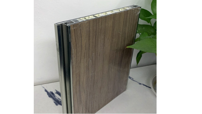 抗倍特復合蜂窩板有什么不同之處呢