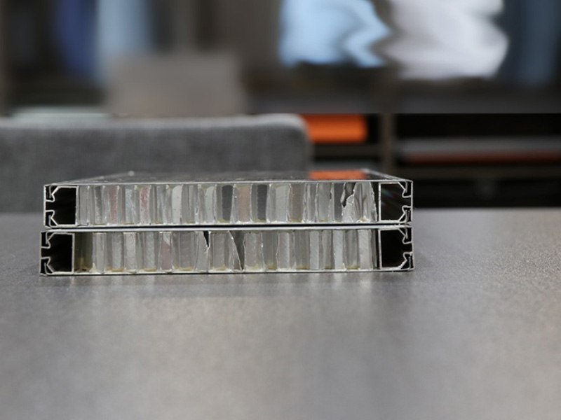 304不銹鋼蜂窩板衛(wèi)生間隔斷